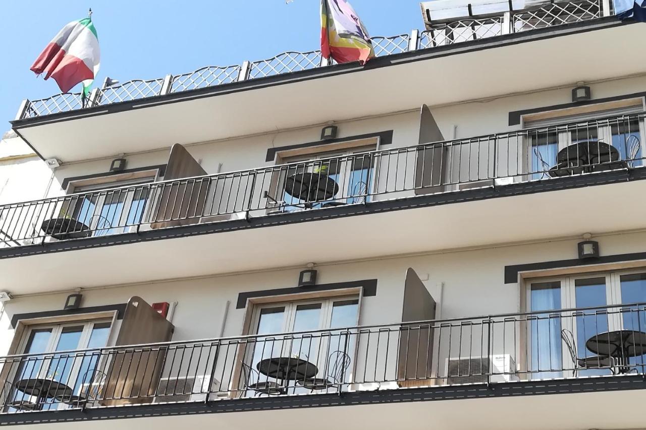 Hotel Leopardi Nápoles Exterior foto