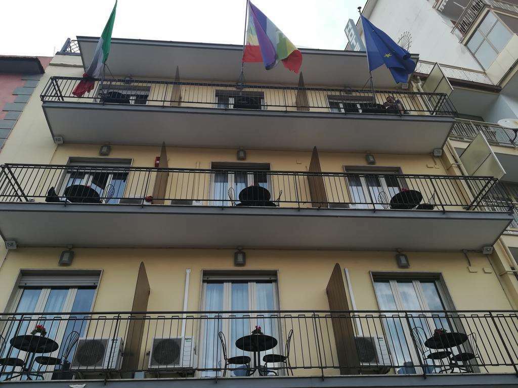 Hotel Leopardi Nápoles Exterior foto